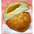 ヤマザキ 2種のチーズのダッチパン 商品写真 1枚目
