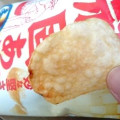 湖池屋 頑固あげポテト 香りだしつゆ味 商品写真 2枚目