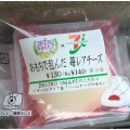 セブン-イレブン おもちで包んだ苺レアチーズ 商品写真 1枚目