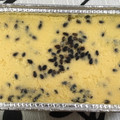 ファミリーマート 安納芋と黒ごまのベイクドケーキ 商品写真 2枚目