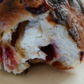 ヤマザキ おいしい菓子パン フルーツとチーズクリームのフランスパン 商品写真 3枚目