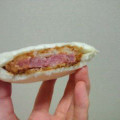 ヤマザキ ランチパック 厚切りハムカツとたまごサラダ 商品写真 1枚目