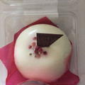 ローソン Uchi Cafe’ SWEETS 白いクリスマスケーキ ホワイトチョコレートムース＆プラリネクリーム 商品写真 3枚目