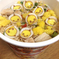 日清食品 チキンラーメン 酉年記念 ビッグカップ 5つの鶏素材 商品写真 1枚目
