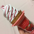 ローソン Uchi Cafe’ SWEETS ミルクワッフルコーン苺 苺ソースを添えて 商品写真 3枚目
