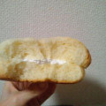 ヤマザキ マカロン風ブリオッシュパン ホイップクリーム 商品写真 3枚目