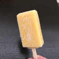 セブンプレミアム まるで黄金桃を冷凍したような食感のアイスバー 商品写真 5枚目