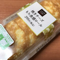 ローソン 焼きチーズもち食感ロール チーズクリーム 商品写真 1枚目