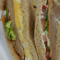 ローソン チキンと野菜のサンド ブラン入り食パン使用 商品写真 1枚目