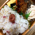 ファミリーマート 梅野沢菜ごはんと鶏つくね弁当 商品写真 1枚目