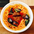 セブン-イレブン ナスと挽肉のピリ辛トマトスパゲティ 商品写真 2枚目