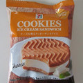 セブンプレミアム チーズが香るクッキーサンドアイス 商品写真 1枚目