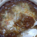 セブン-イレブン 糸引きチーズのキーマ風焼カレー 商品写真 3枚目