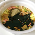 マルちゃん でかまる BLACK 黒胡椒醤油ラーメン 商品写真 3枚目