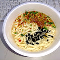 日清食品 豚骨うどん 焦がしにんにく油仕立て 商品写真 3枚目