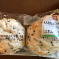 ミニストップ MINISTOP CAFE もち食感黒ごまチーズパン 商品写真 4枚目