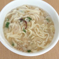 エースコック まろ豚骨ラーメン ねぎ盛り 商品写真 3枚目