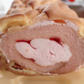 ヤマザキ PREMIUM SWEETS 苺のシューロールケーキ 北海道産生クリーム使用 商品写真 4枚目