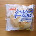 ヤマザキ ふんわりチーズのパン レアチーズ風味クリーム 商品写真 2枚目