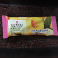 セブンプレミアム まるで黄金桃を冷凍したような食感のアイスバー 商品写真 3枚目