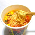 明星食品 大砲ラーメン 赤とんこつ 商品写真 1枚目