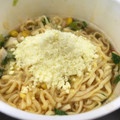 エースコック EDGE チーズかけすぎチリトマト味ラーメン 商品写真 5枚目