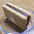 ファミリーマート カカオマルシェ ショコラサンドクッキー ミルク 商品写真 3枚目