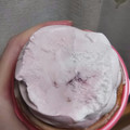 ローソン Uchi Cafe’ SWEETS 苺＆ミルクワッフルコーン 商品写真 4枚目