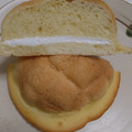 ヤマザキ メロンパン ホイップクリーム 商品写真 3枚目