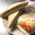 ヤマザキ ランチパック ハム＆チーズ 全粒粉入りパン 商品写真 2枚目