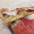 ファミリーマート ファミマ・ベーカリー シュークリームみたいなパン いちご＆ホイップ 商品写真 3枚目
