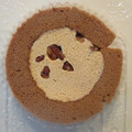 ローソン プレミアム 塩キャラメルとナッツのロールケーキ 商品写真 2枚目