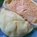 ヤマザキ 富良野産メロンのホイップ入りメロンパン 商品写真 1枚目