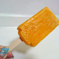 セブンプレミアム まるでマンゴーを冷凍したような食感のアイスバー 商品写真 3枚目