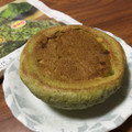 ローソン 抹茶のメロンパン ホワイトチョコ入 宇治抹茶使用 商品写真 3枚目