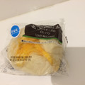 ファミリーマート とろーりチーズの白いパン 商品写真 3枚目