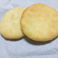 セブンプレミアム 濃厚サワークリームオニオン煎餅 商品写真 1枚目