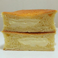 セブン-イレブン ベイクドチーズクリームのパン 商品写真 2枚目