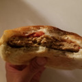 ヤマザキ ふっくらバーガー チーズクリーム＆トマト風味ソース 商品写真 5枚目