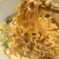 日清食品 チキンラーメンビッグカップ 鶏白湯 商品写真 3枚目