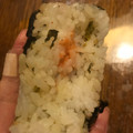 セブン-イレブン 混ぜ飯おむすび高菜ご飯と明太子 商品写真 2枚目