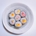 セブン-イレブン 花の細巻寿司かつお大根と梅きゅう 商品写真 4枚目
