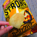 湖池屋 ポテトチップスSTRONG ガーリックバター 商品写真 5枚目