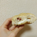 ヤマザキ もっちりとしたベリーとチーズクリームのパン 商品写真 1枚目