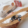 ファミリーマート 黒糖パンのスイーツサンド 黒豆ときなこクリーム 商品写真 5枚目