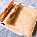 ヤマザキ ランチパック チキントマト煮込み 全粒粉入りパン 商品写真 3枚目
