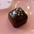 Trader joe’s Dark chocolate Sea salt caramels 商品写真 3枚目