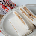 ヤマザキ ランチパック ランチパック 家系 豚骨醤油ラーメン風 商品写真 2枚目