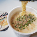 マルちゃん でかまる 泡立つ豚骨ラーメン 商品写真 1枚目