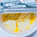 マルちゃん 麺ダイニング ワンタン麺 醤油味 商品写真 3枚目